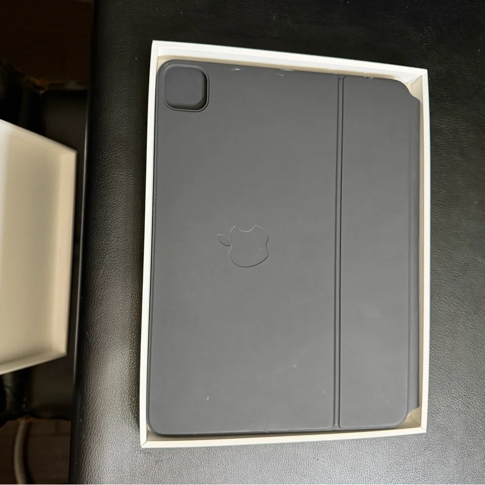 Apple iPad Magic Keyboard in Black